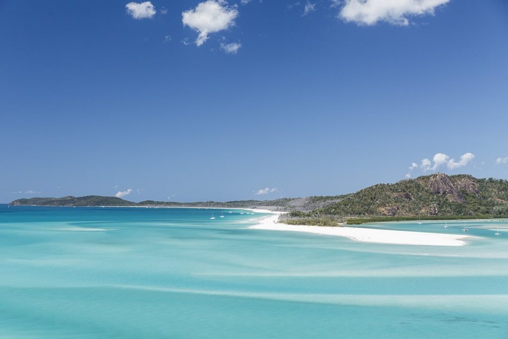 Vue sur Whitehaven beach la plus belle plage du monde depuis Hill Inlet
