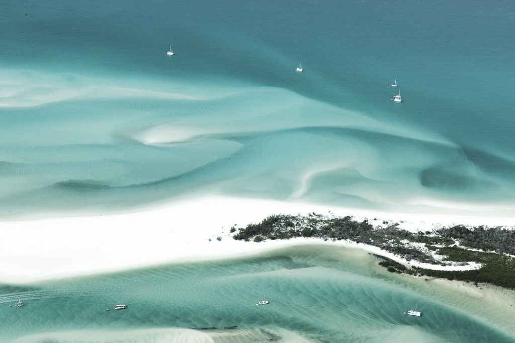Whitehaven beach, la plus belle plage du monde vue du ciel ! Un must do dans le Queensland en Australie