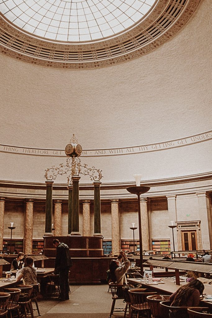 Salle de travail de la bibliothèque centrale de Manchester #bestofMCR #lovegreatbritain #angleterre