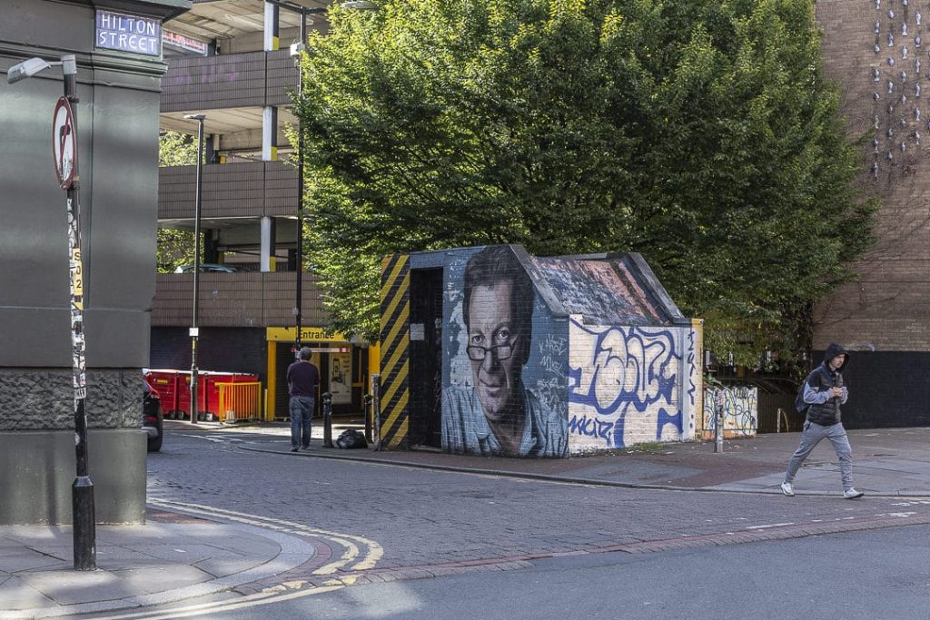 Mr Manchester peint par le street artiste de Manchester Akse #streetart #bestofMCR #lovegreatbritain