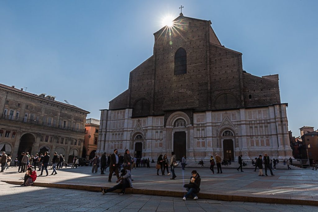 Basilique San Petronino sur la piazza maggiore à Bologne #inemiliaromangna