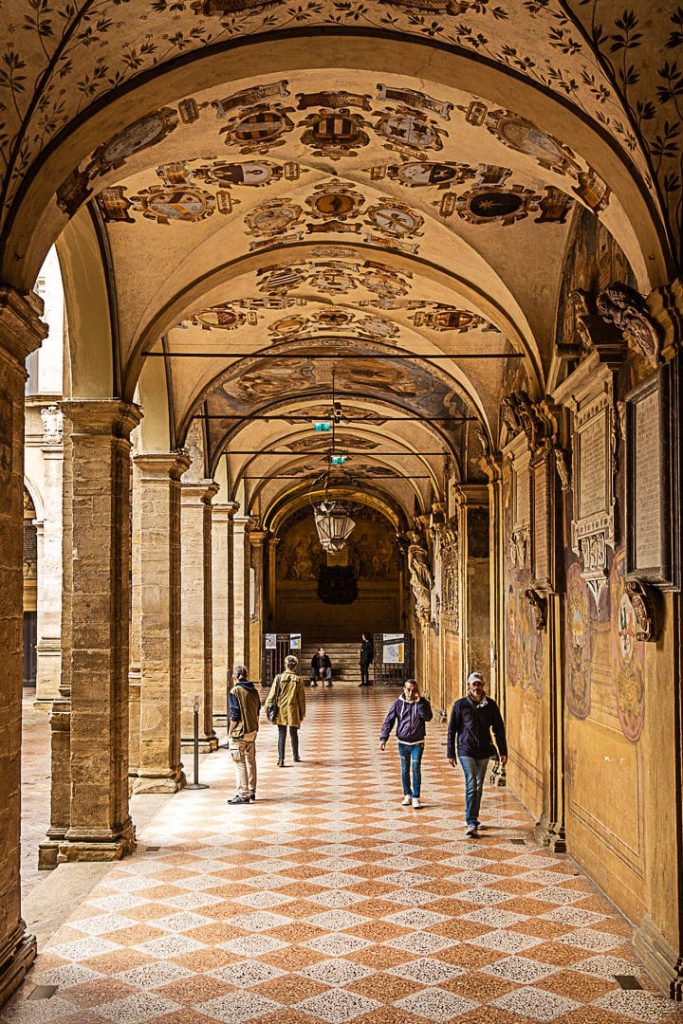 Arcades du palazzo dell’Archiginnasio #inemiliaromagna