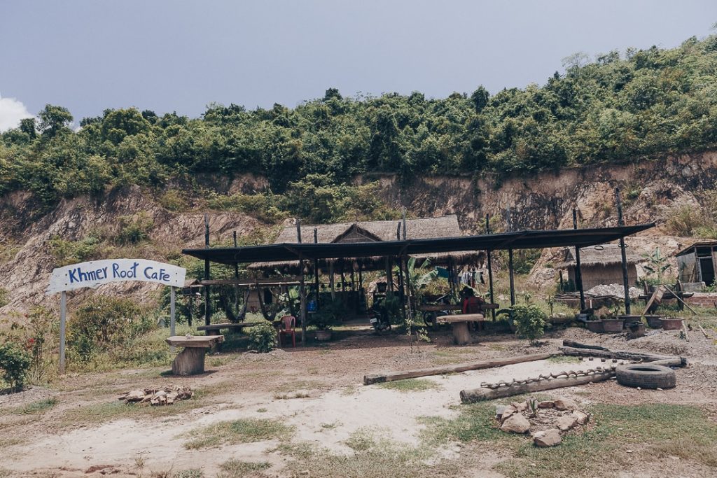 Une petite pétanque au Khmer root café à Kampot, ça vous tente ?