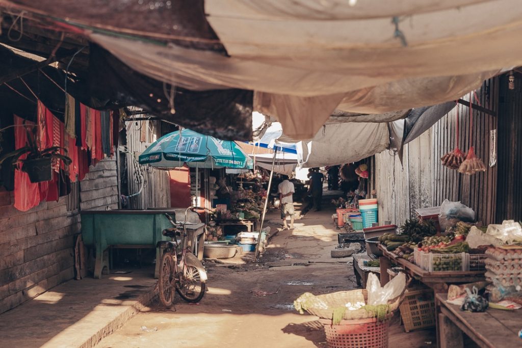 Allée du marché de banteay Chhmar