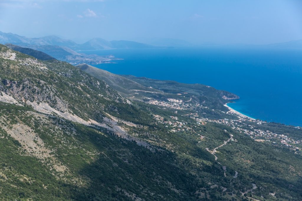 Vue sur la riviera albanaise depuis le col de Llogara en Albanie