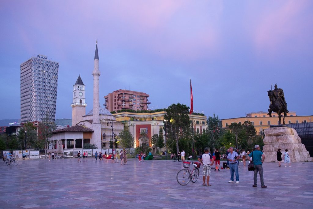Visiter albanie - place Skanderberg tirana