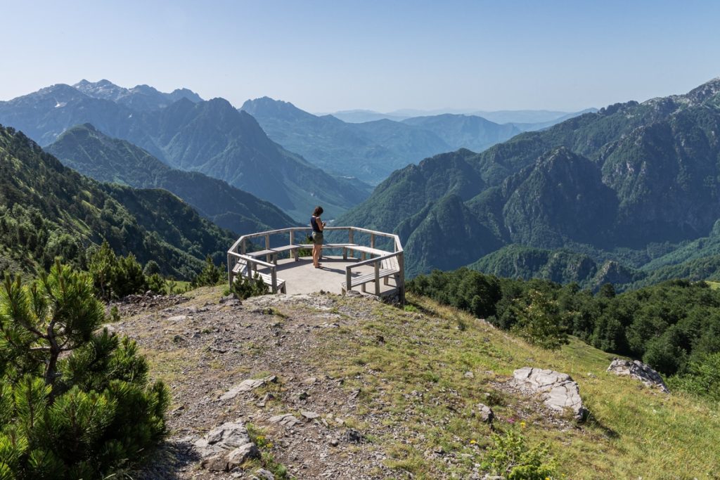 Point de vue sur la route entre Shkoder et theth dans les Alpes albanaises #albanie