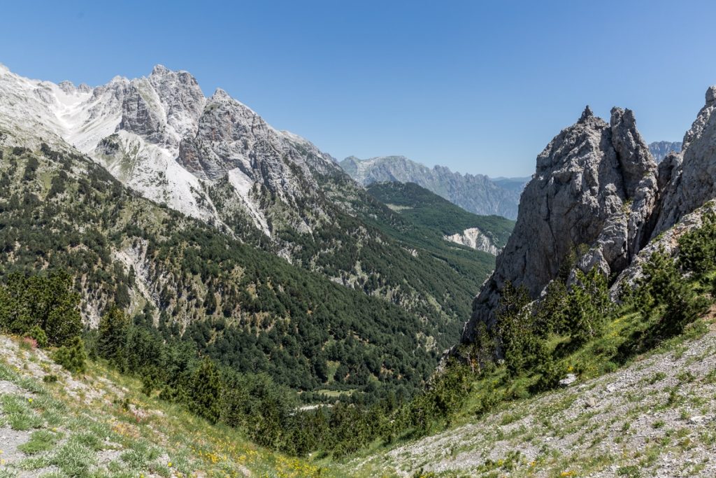 Vue au col de Valbonë en Albanie