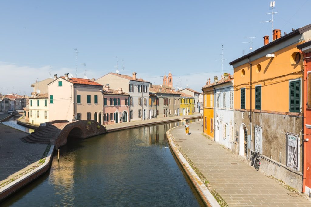 Comacchio, une jolie ville de pêcheurs colorée située à l'entrée du delta du Pô #inemiliaromagna