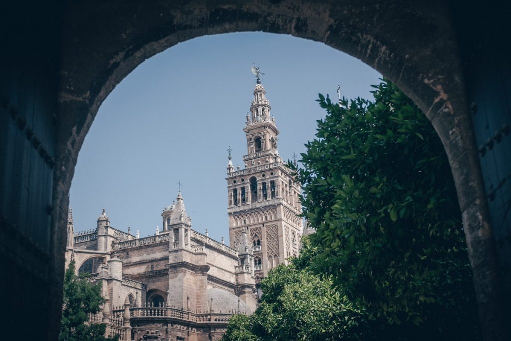 On ne peut visiter Séville sans découvrir la cathédrale et la fameuse Giralda