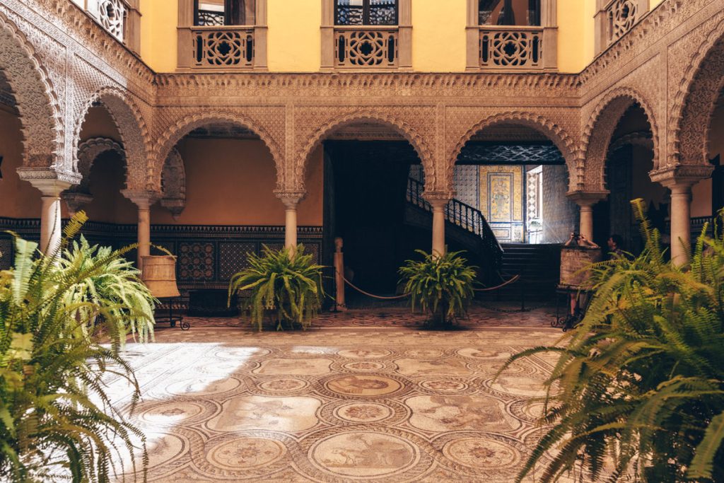 Cour intérieur du Palacio de Lebrija à Séville, Andalousie #espagne