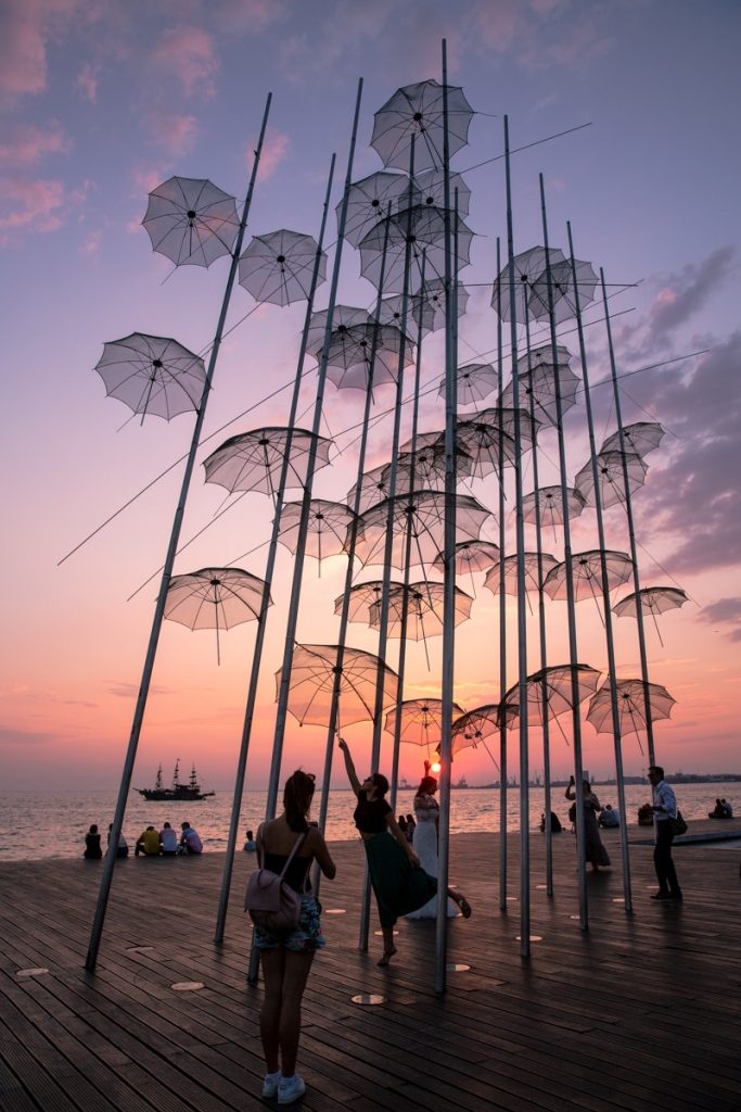 Thessalonique - Oeuvre Parapluies de Giorgos Zongolopoulos