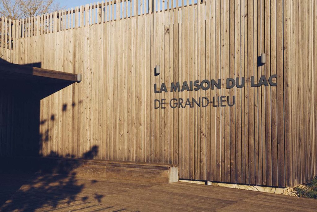 Maison du lac de grand lieu