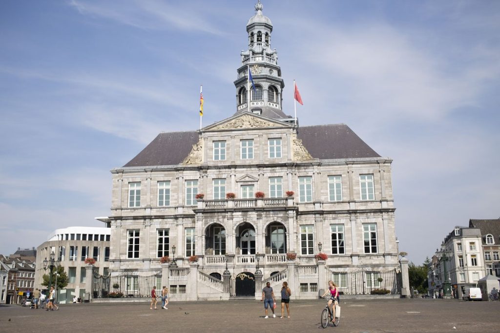 Imposant hotel de ville de Maastricht