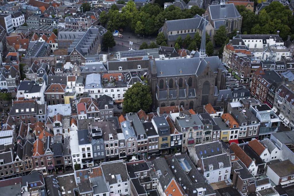 Vue sur la cité médiévale d'Utrecht depuis Domtoren