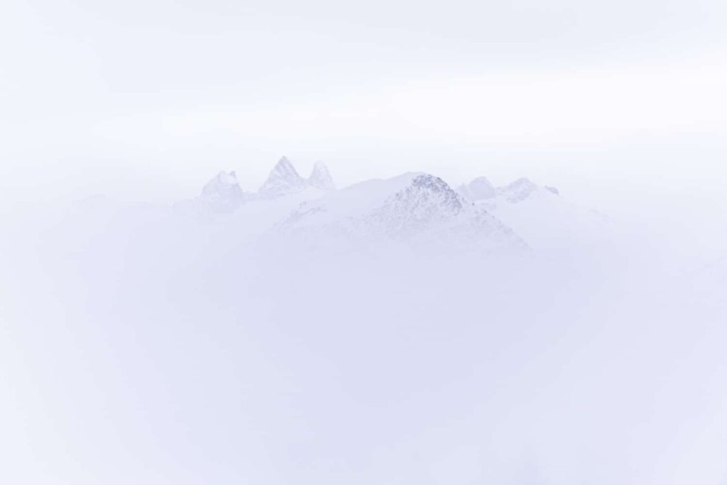 Aiguilles-d-arves-dans-les-nuages