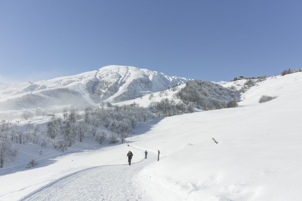 Chemin-balise-plan-chaud-le-corbier-1