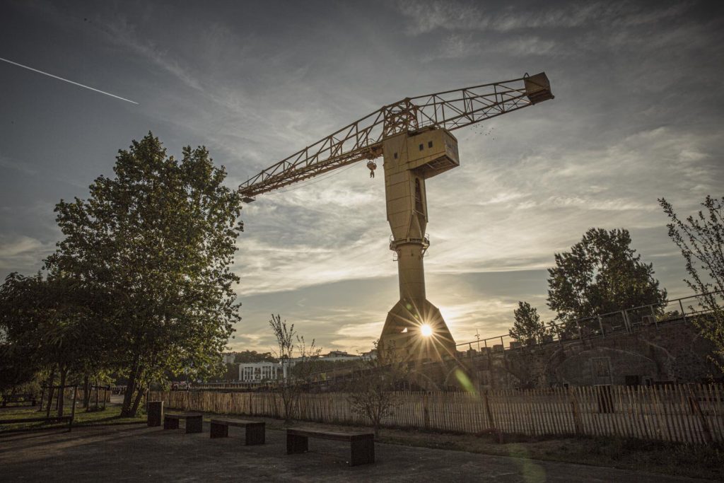 grue-titan-jaune-nantes