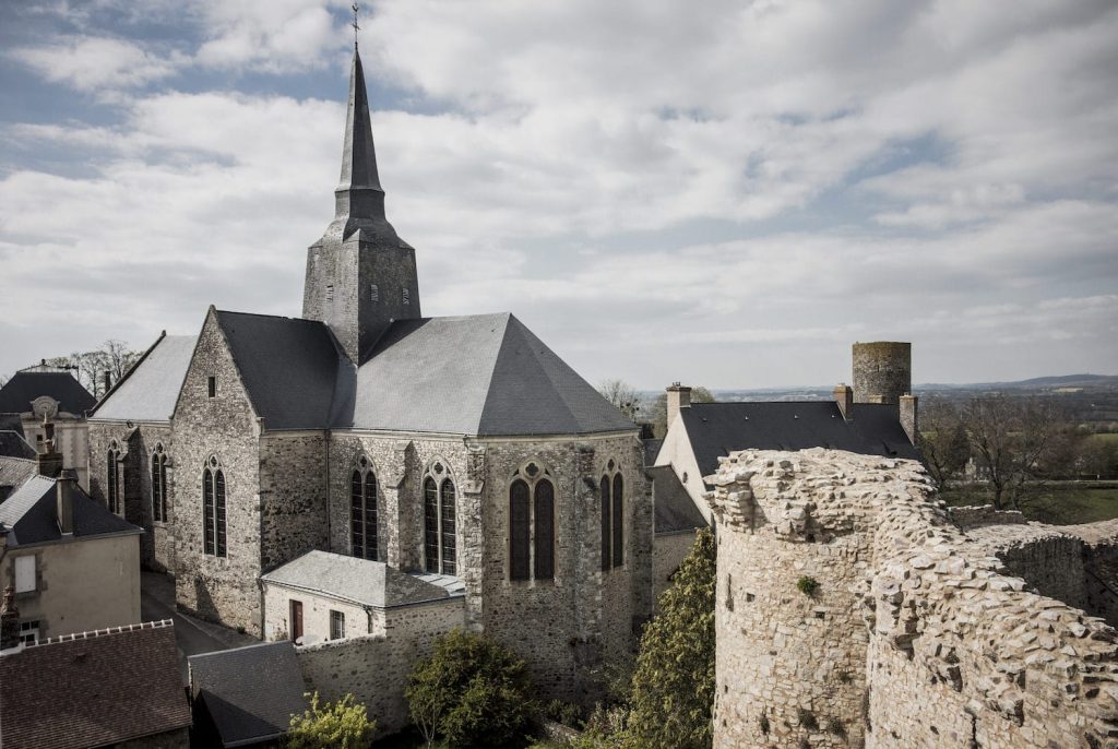 eglise-sainte-suzanne-vue-du-donjon