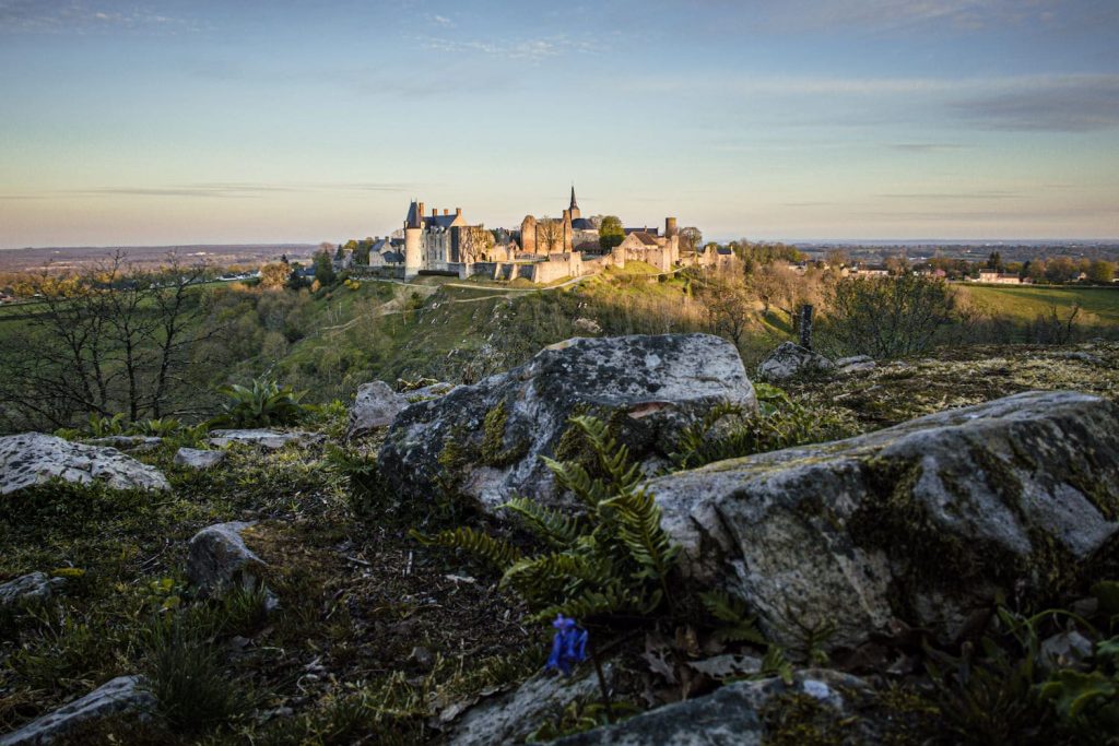 lueurs de printemps sur Saint-Suzanne, Mayenne