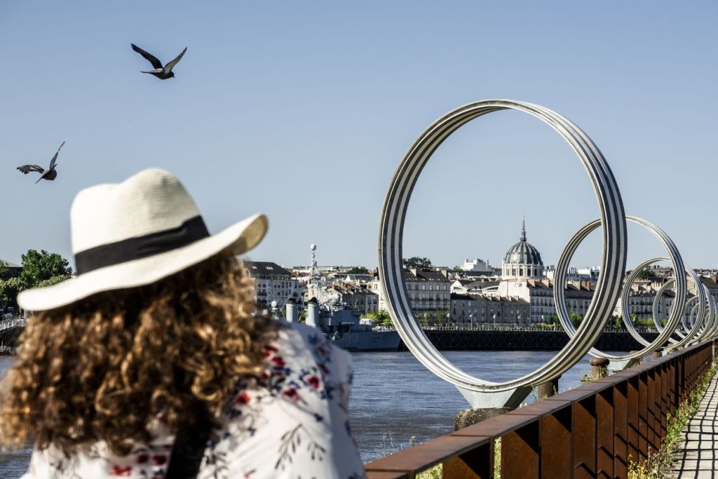 Les anneaux du buren et la coopole de Église Notre-Dame-de-Bon-Port de Nantes