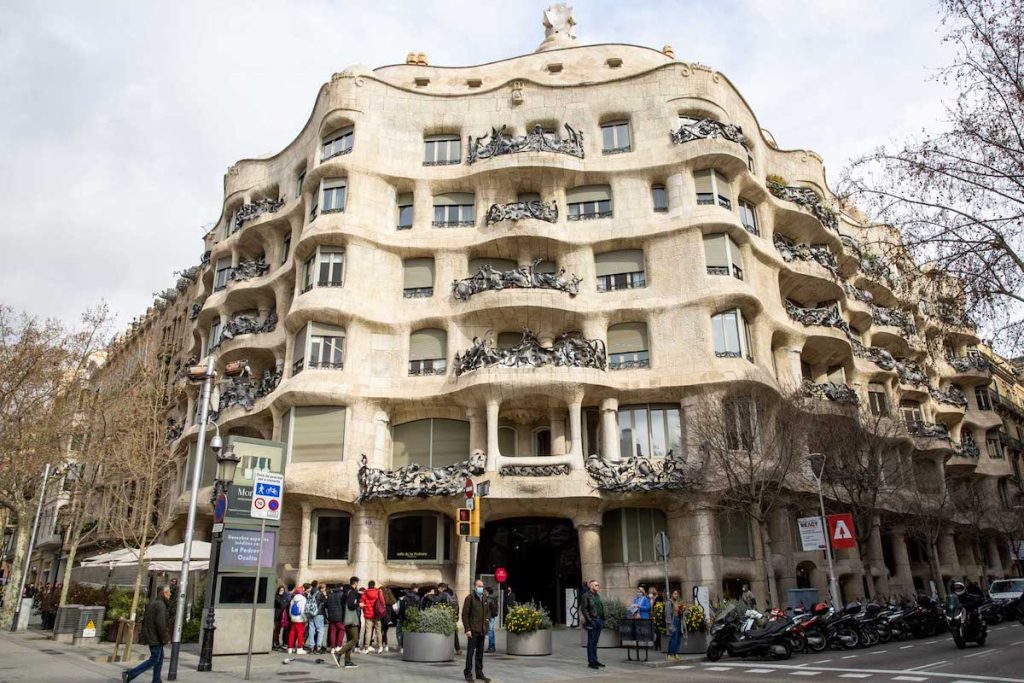 facade-casa-mila