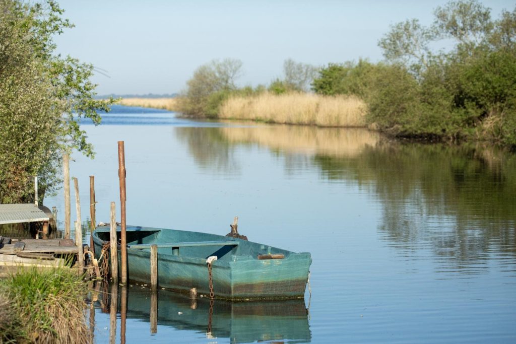 Chaland dans le port de Rozé, Brière