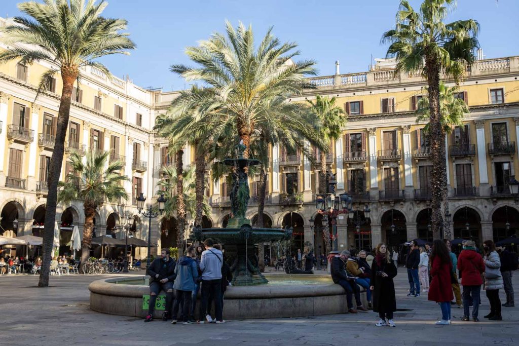 placa-reial-Barcelone-1