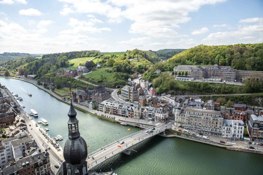 Vue-sur-la-vallee-de-la-meuse-dinant-1