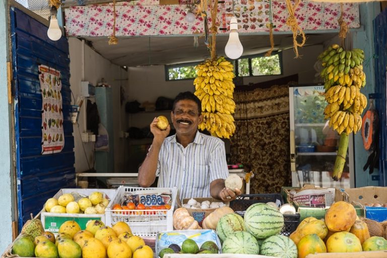 Vendeur de fruits, Arugam Bay - Sri Lanka