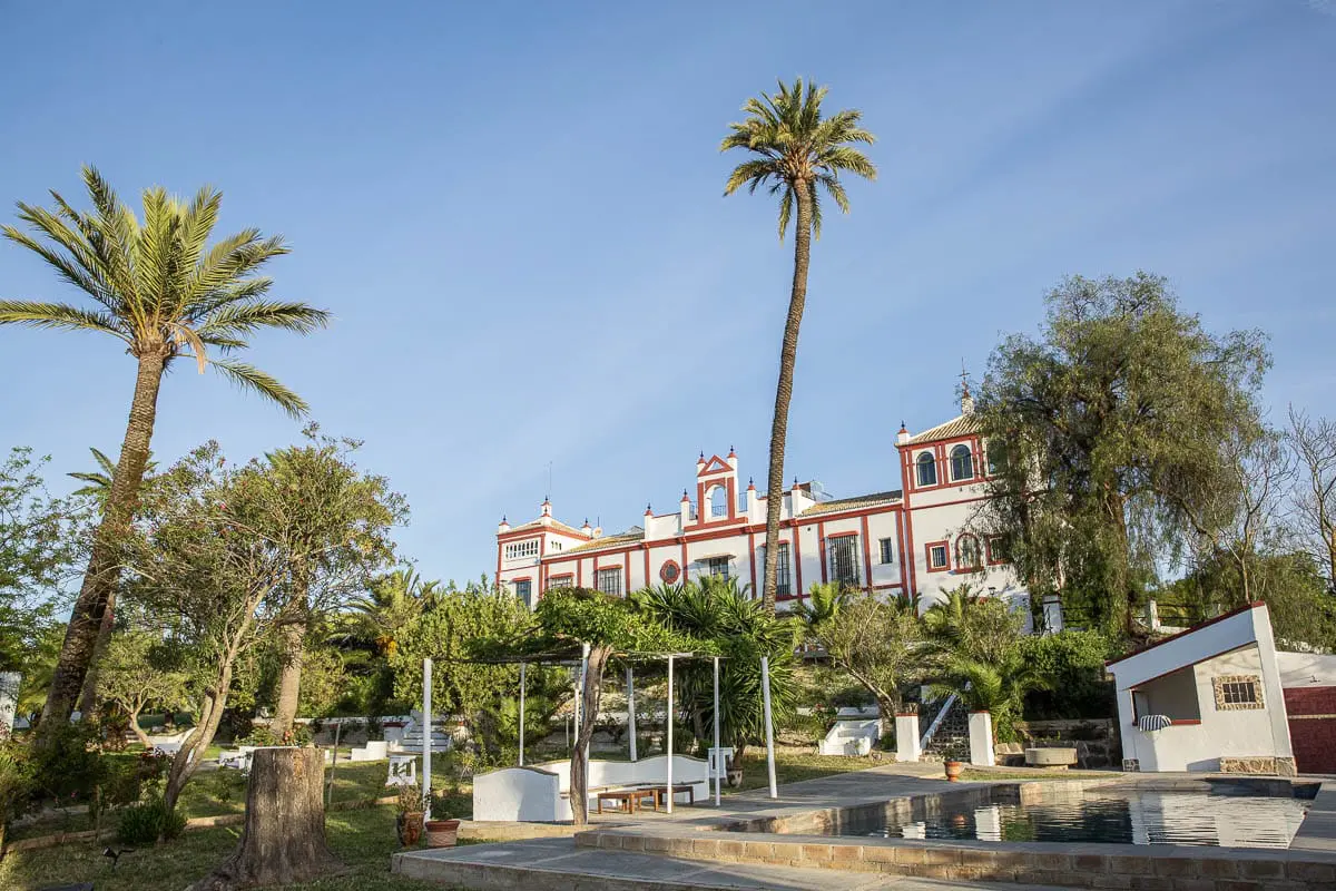 façade de l'hacienda las Alcabalas vue de la piscine