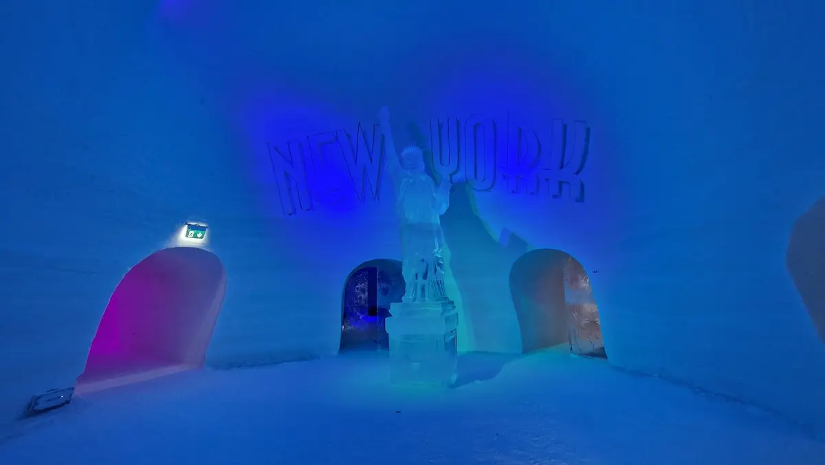 Intérieur du snow village aux couleurs de New-York