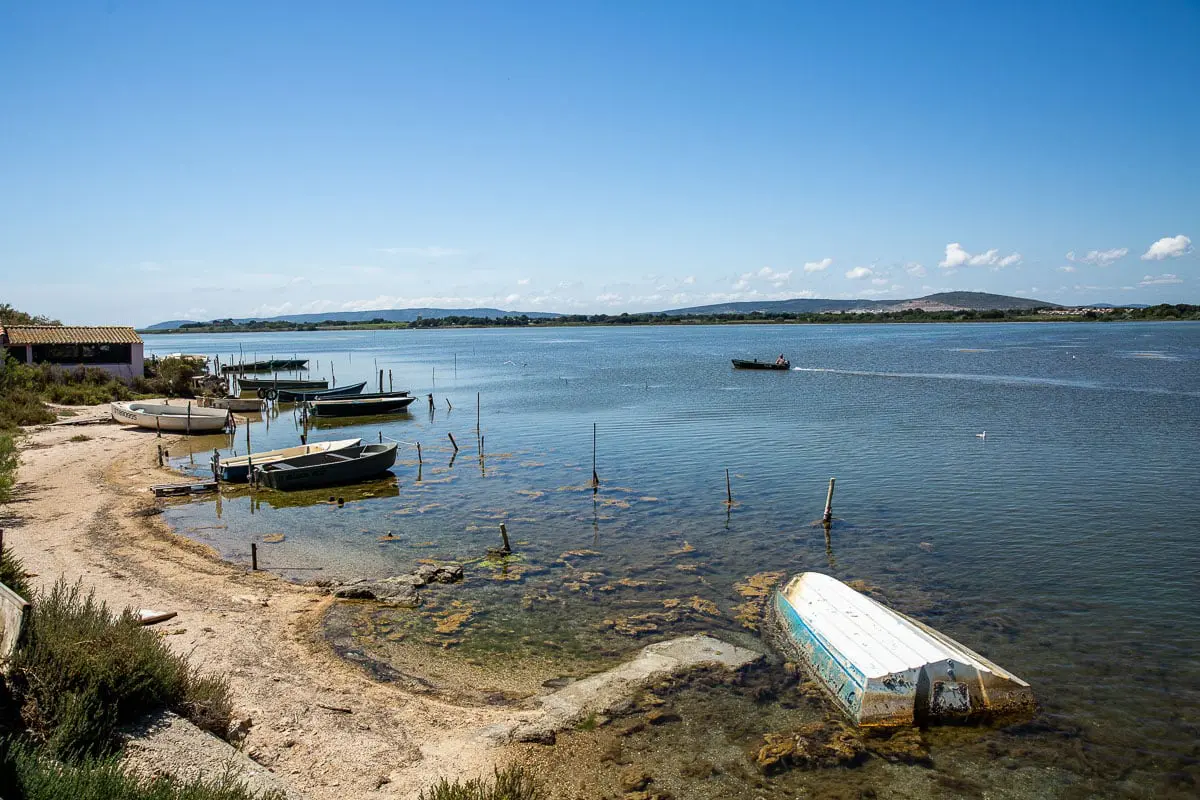 Cabanes de pêcheurs sur l'étang des Moures vers Montpellier