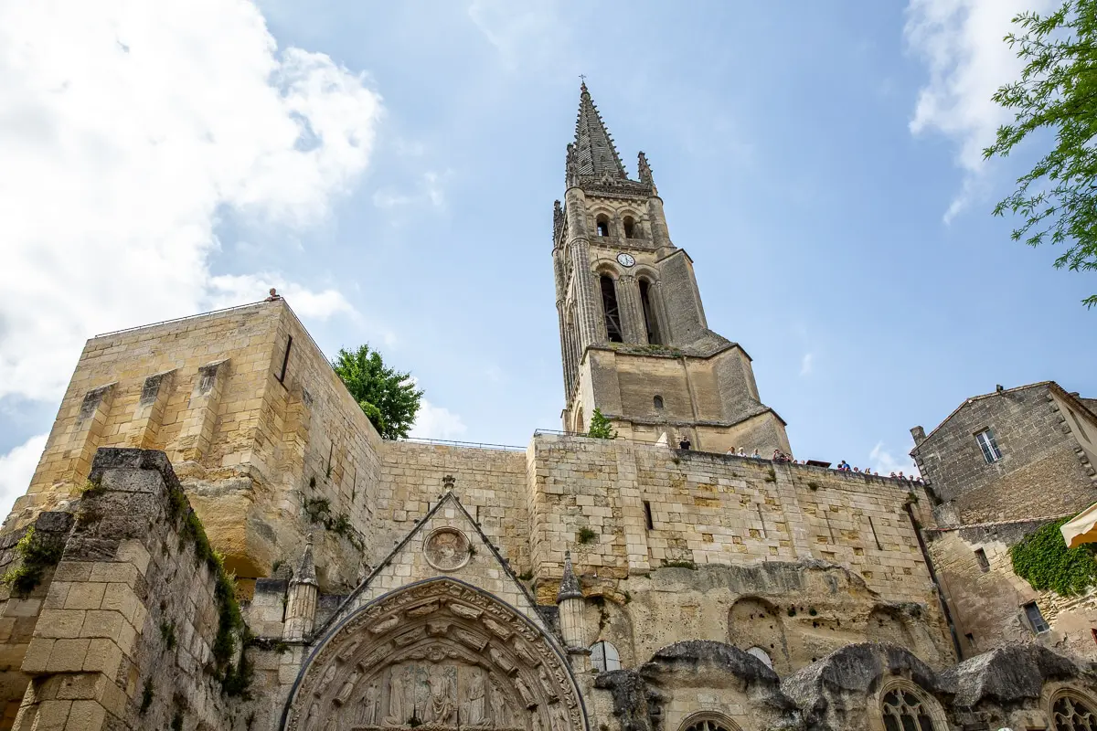 Extérieur de l'église monolithe de Saint-Emilion
