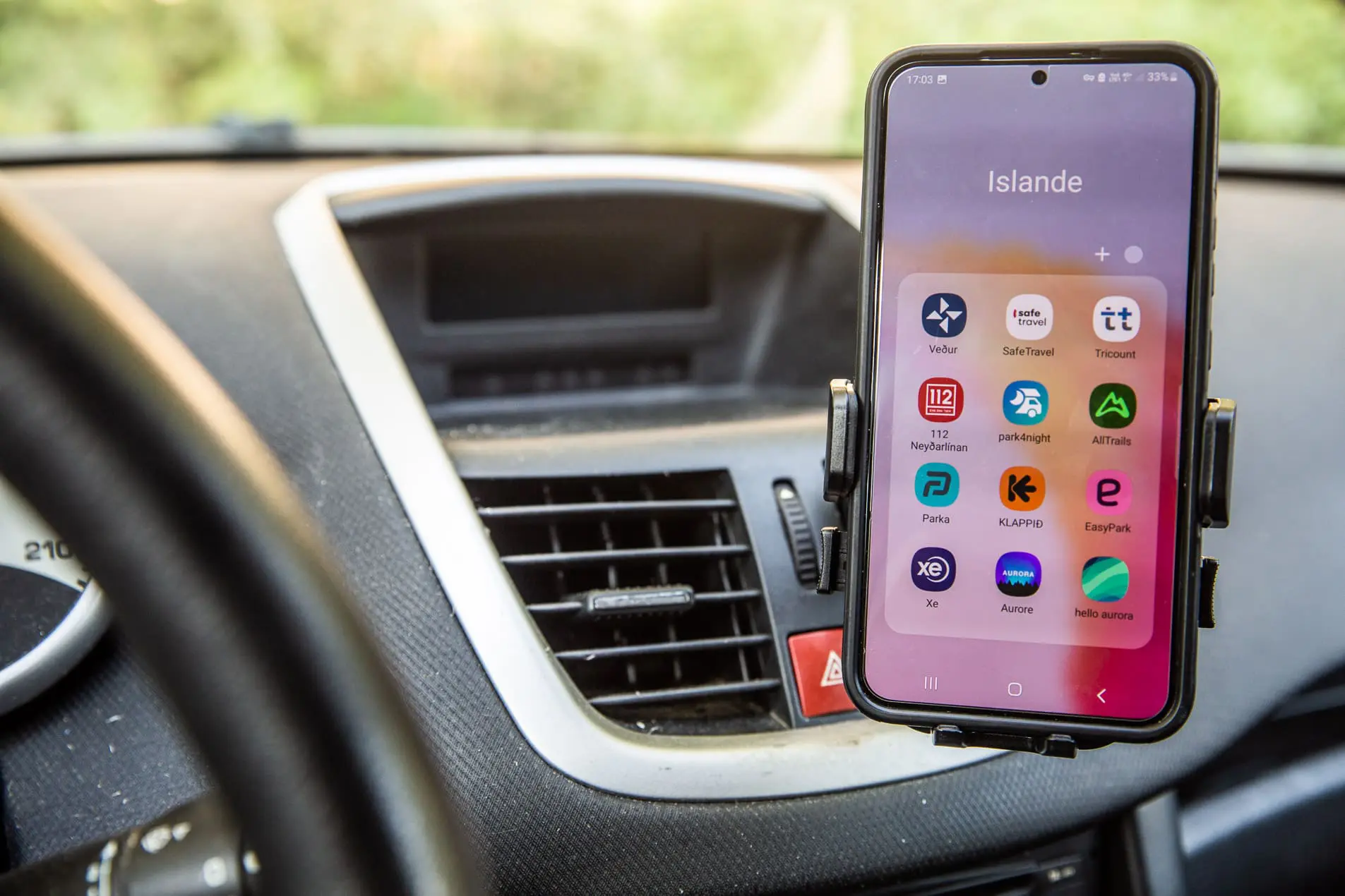 liste des applications utiles pour l'islande sur l'écran d'un téléphone