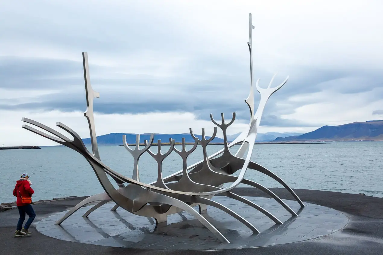sculpture représentant un bateau viking à Reykjavik