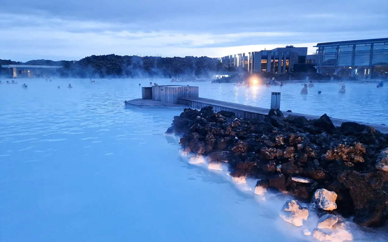 les eaux bleues du blue lagoon