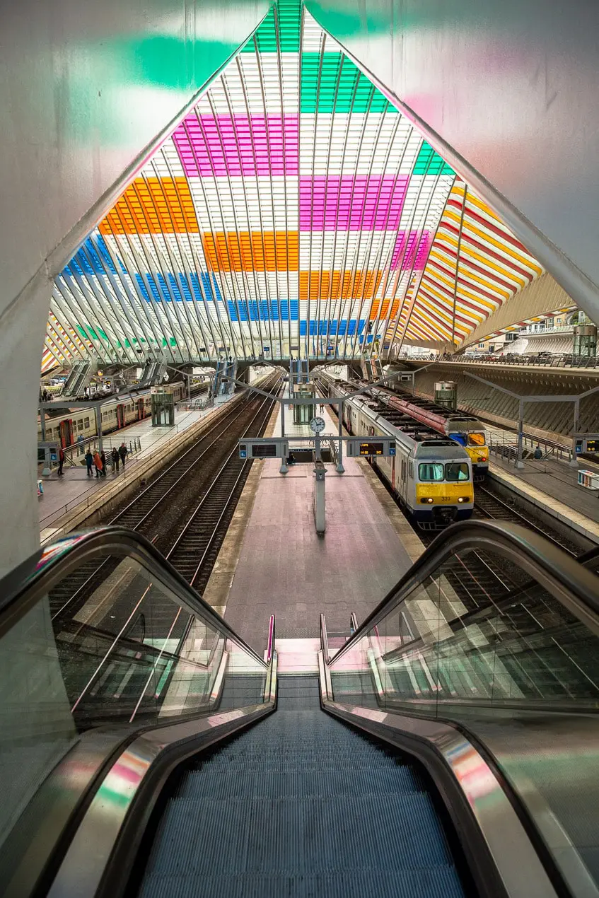 gare liège Guillemins mise en lumière par Daniel Bueren