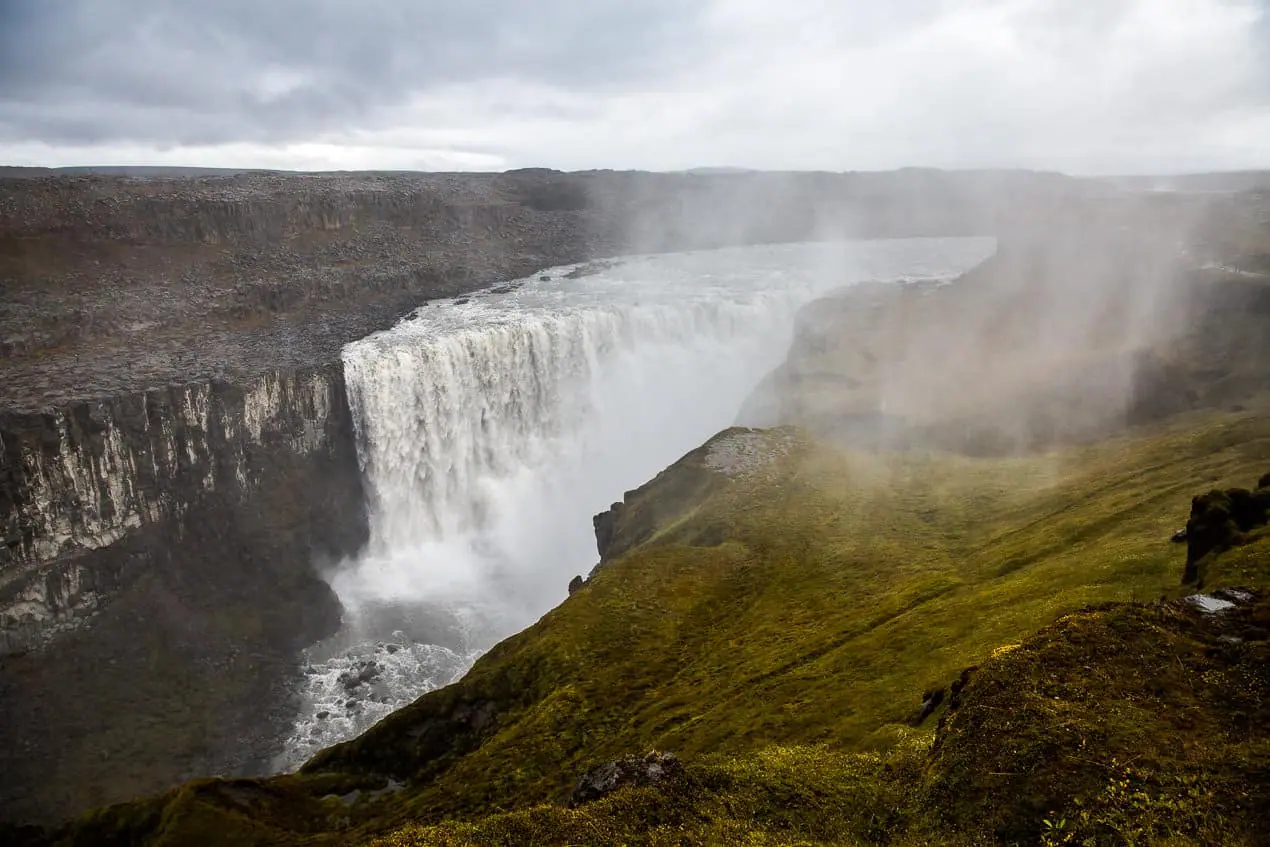 canyon profond des chutes de Dettifoss en Islande