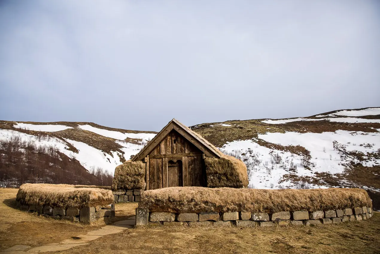 reconstitution d'une église du temps des vikings en islande