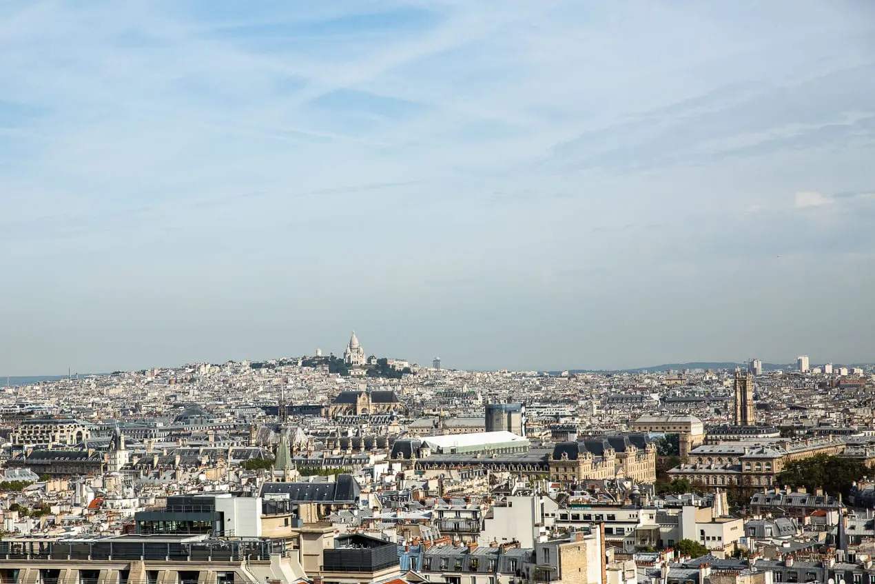 les toits de Paris et montmartre