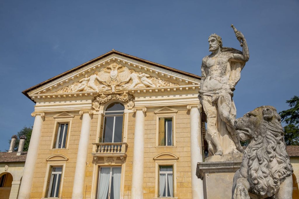 extérieur de la villa Barbaro construite par Palladio et peinte par Véronèse