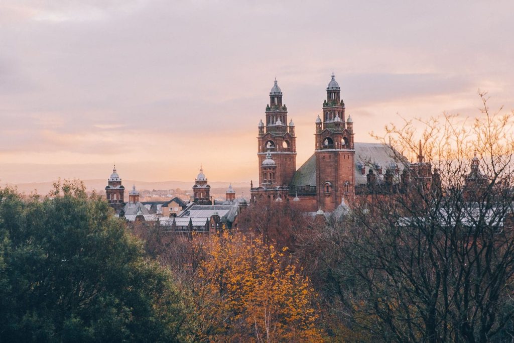 Kelvingrove Art Gallery and Museum à Glasgow sous une ambiance d'automne