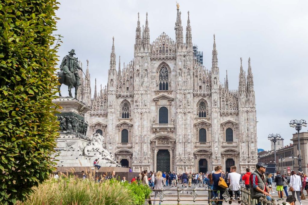 façade très travaillée du duomo de Milan