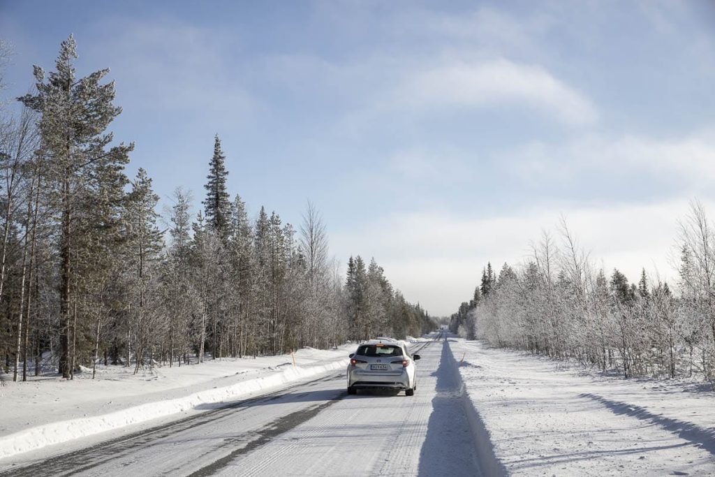Route enneigée de Laponie Finlandaise