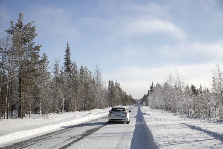 Route enneigée de Laponie Finlandaise