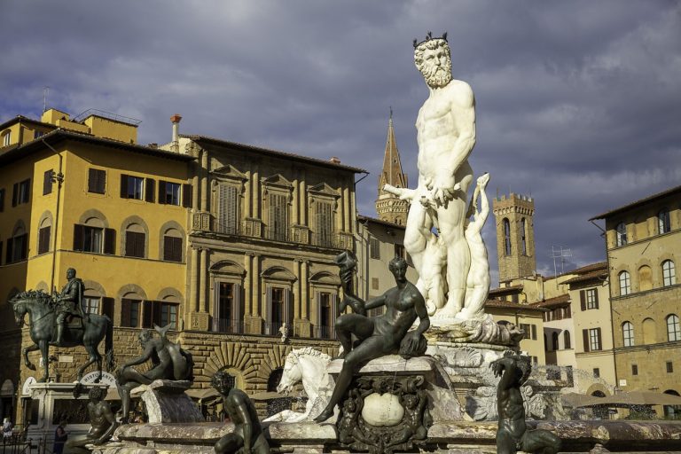 Imposante fontaine de Neptune à voir sur l'incontournable Piazza della Signoria à Florence