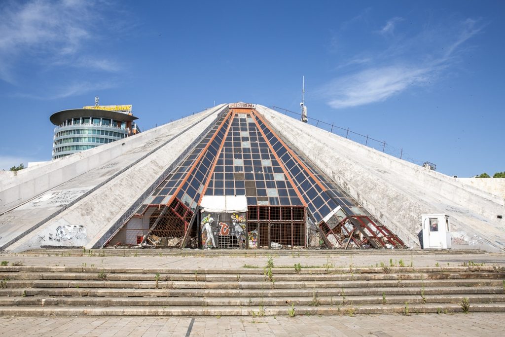 Pyramide de Tirana
