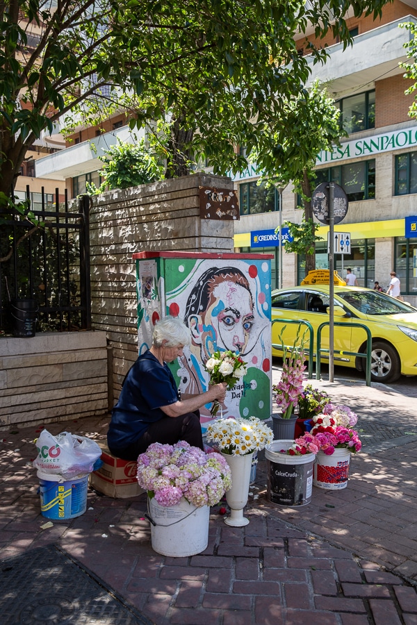 street art salvador dali à tirana