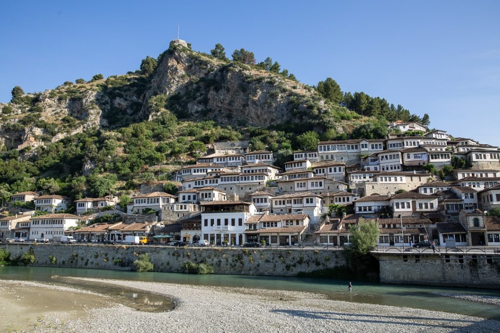 Maisons à flanc de colline à Berat